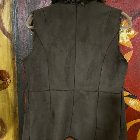Faux suede and fur brown vest - Picture 2 of 4